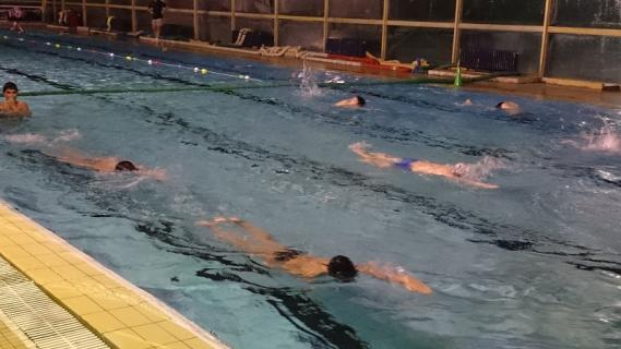 Škola plivanja za decu na bazenu Banjica-polaznici koji su prebačeni u grupu plivaci.